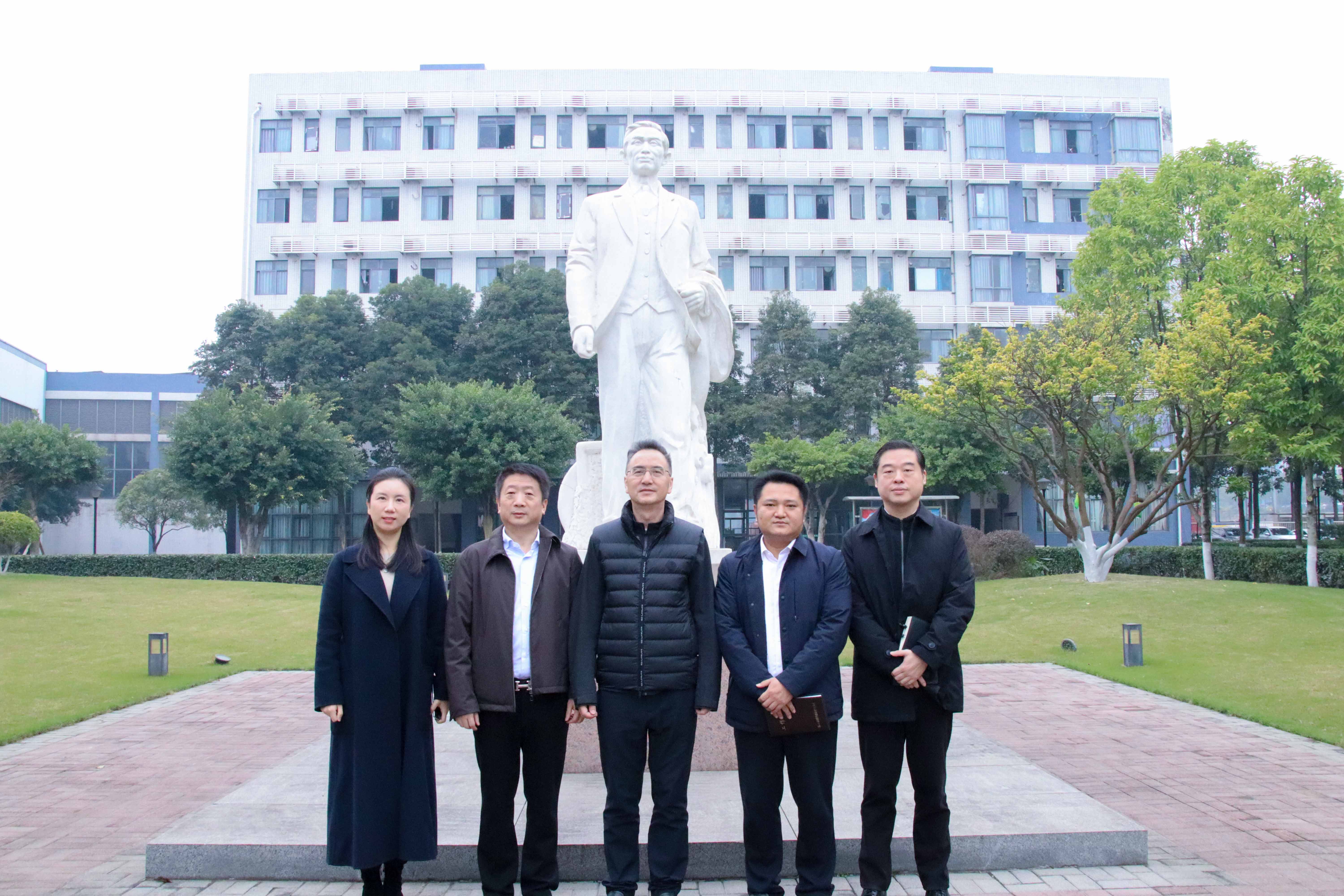 两江新区区委常委赵兵莅临jch金彩汇调研指导